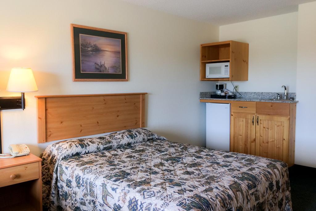 White Oak Inn And Suites Deer River Bagian luar foto