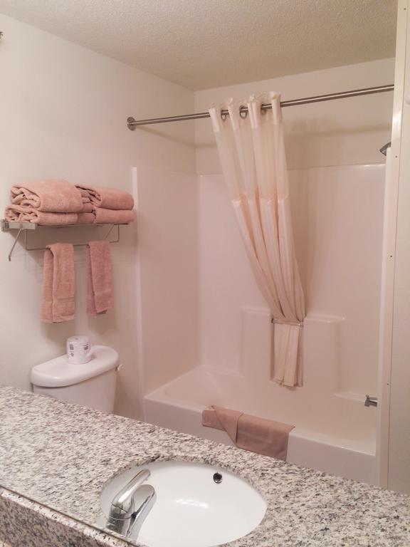 White Oak Inn And Suites Deer River Bagian luar foto