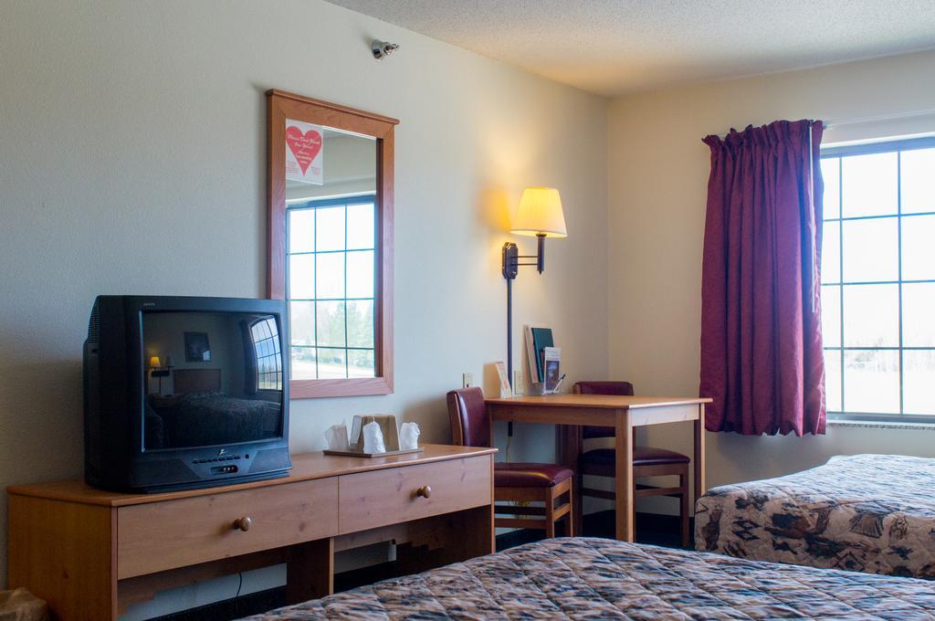 White Oak Inn And Suites Deer River Bagian luar foto