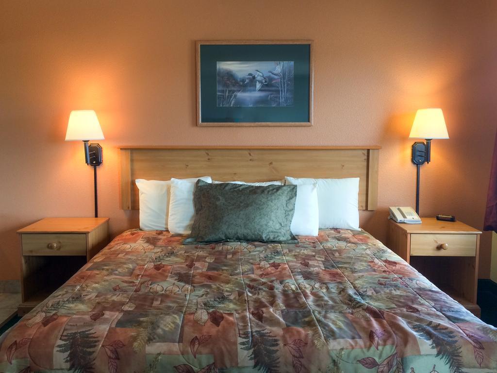 White Oak Inn And Suites Deer River Bagian luar foto