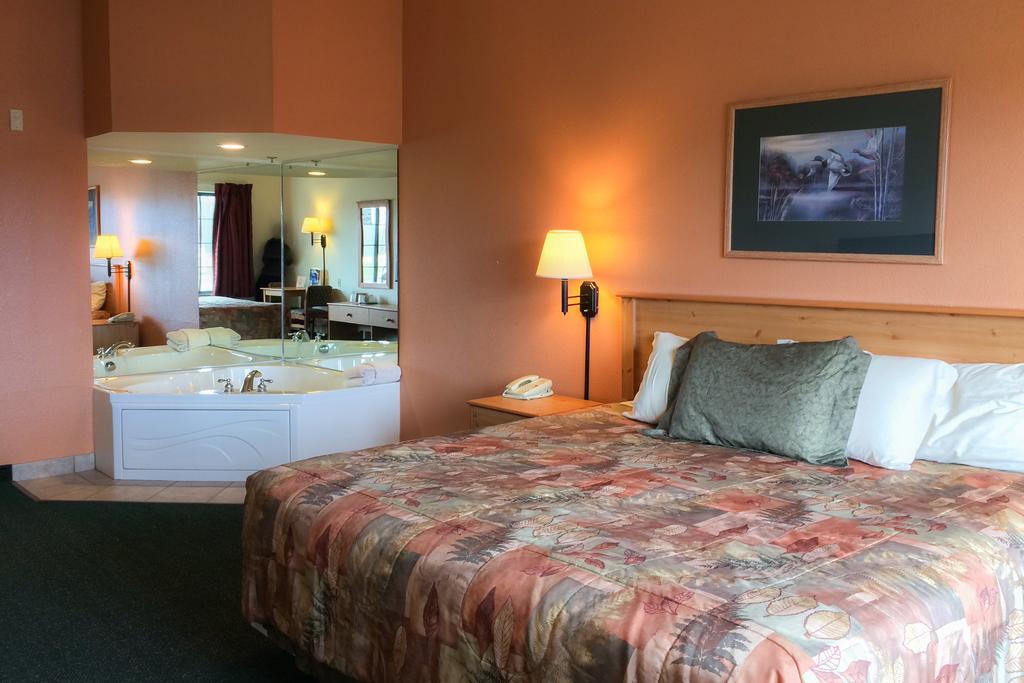 White Oak Inn And Suites Deer River Bagian luar foto