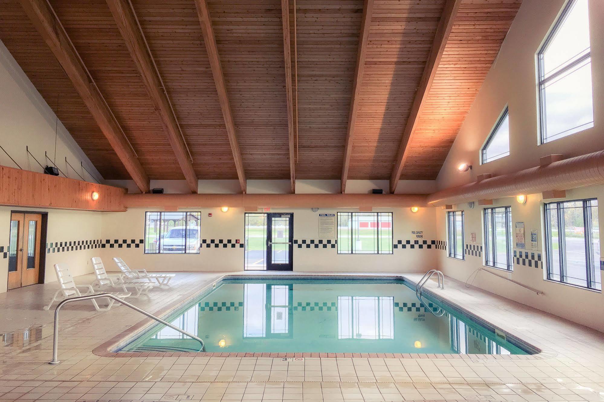 White Oak Inn And Suites Deer River Bagian luar foto